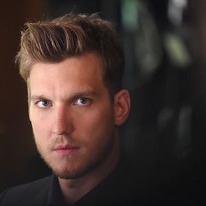 Fotoğraf Scott Michael Foster
