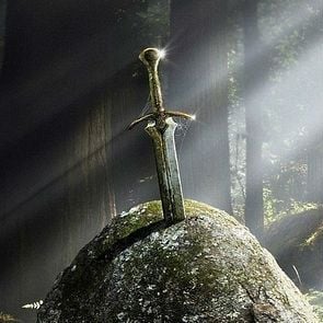 Fotoğraf The Sword in the Stone