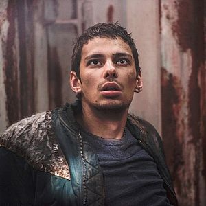 Fotoğraf Devon Bostick