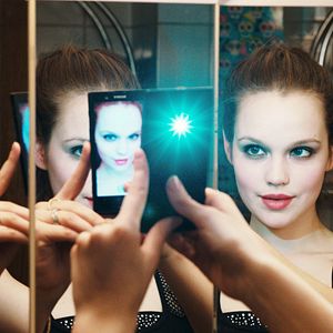 Fotoğraf Emilia Schüle