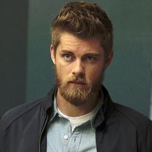 Fotoğraf Luke Mitchell