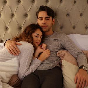 Fotoğraf Bana Sevmeyi Anlat