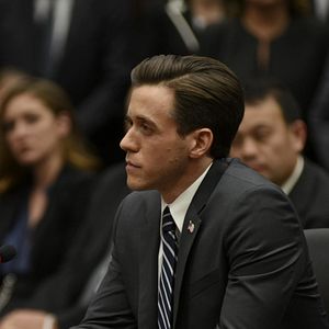 Fotoğraf Ashley Zukerman