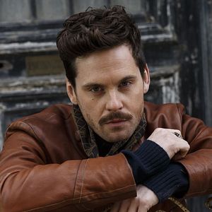 Fotoğraf Tom Riley