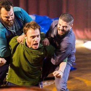 Fotoğraf Bu Şehir Arkandan Gelecek