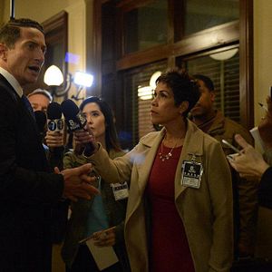 Fotoğraf Sasha Roiz