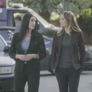 Fotoğraf Paget Brewster