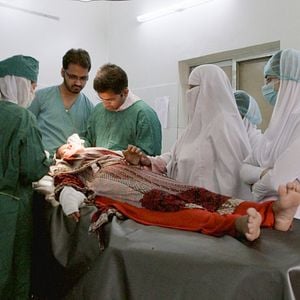 Fotoğraf A Girl in the River: The Price of Forgiveness