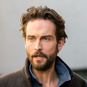 Fotoğraf Tom Mison