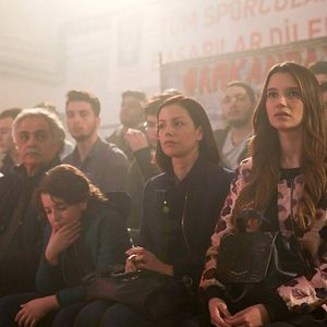 Fotoğraf Bu Şehir Arkandan Gelecek