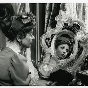 Fotoğraf The Earrings of Madame de...