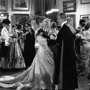 Fotoğraf The Earrings of Madame de...