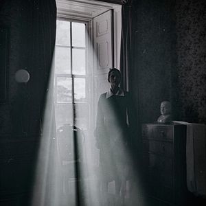 Fotoğraf The Black Gloves