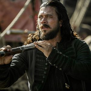 Fotoğraf Luke Arnold