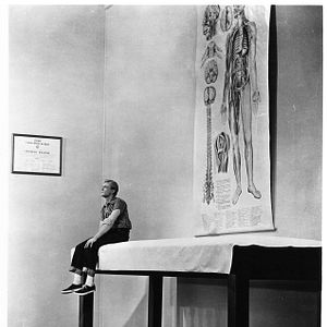 Fotoğraf Kendi Kendine Küçülen Adam