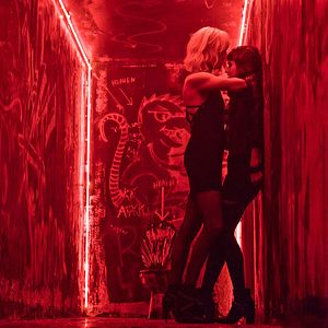 Fotoğraf Sarışın Bomba