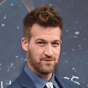 Fotoğraf Kenneth Mitchell