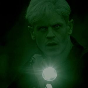 Fotoğraf Iwan Rheon