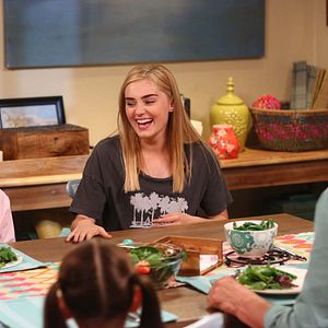 Fotoğraf Meg Donnelly