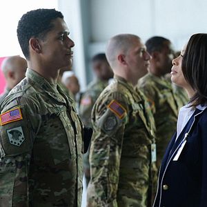 Fotoğraf Charlie Barnett