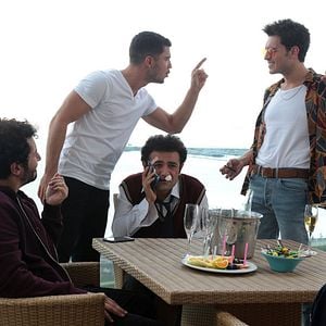 Fotoğraf Klavye Delikanlıları