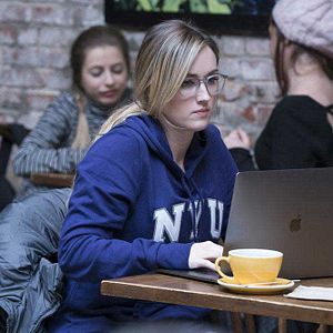 Fotoğraf Ashley Johnson