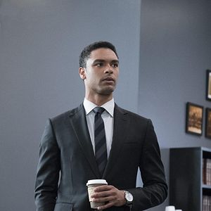 Fotoğraf Regé-Jean Page