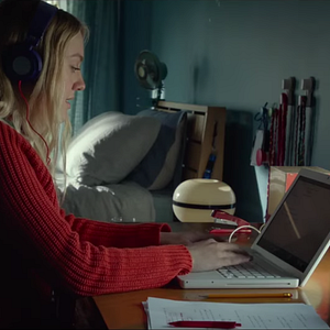 Fotoğraf Please Stand By