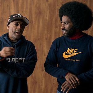 Fotoğraf Karanlıkla Karşı Karşıya