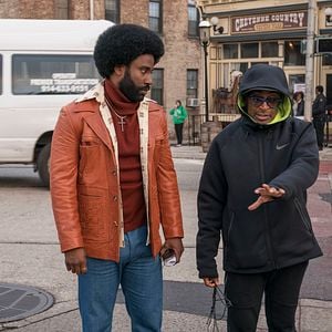 Fotoğraf Karanlıkla Karşı Karşıya