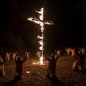 Fotoğraf Karanlıkla Karşı Karşıya