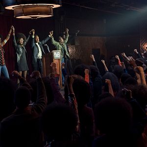 Fotoğraf Karanlıkla Karşı Karşıya