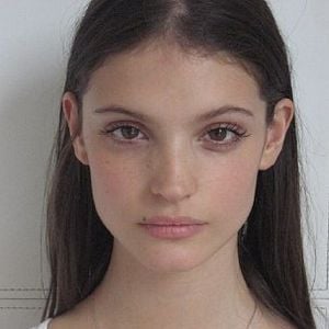 Fotoğraf Charlbi Dean Kriek