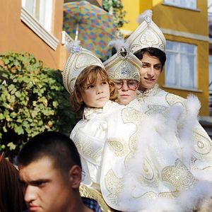 Fotoğraf Keşke Hiç Büyümeseydik