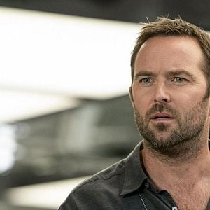 Fotoğraf Sullivan Stapleton