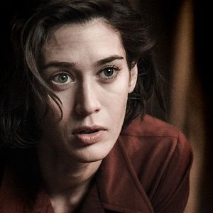 Fotoğraf Lizzy Caplan