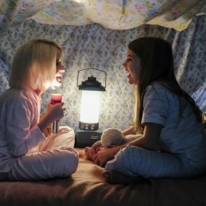 Fotoğraf Raegan Revord