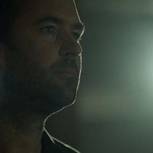 Fotoğraf Sullivan Stapleton