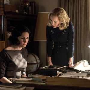 Fotoğraf Laura Mennell