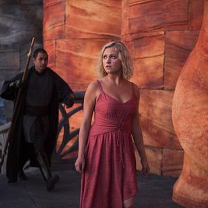 Fotoğraf Eliza Taylor