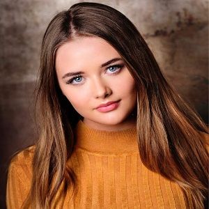 Fotoğraf Reylynn Caster