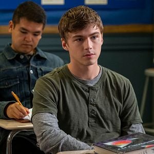Fotoğraf Miles Heizer