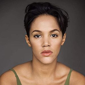 Fotoğraf Lily Frazer