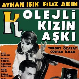 Fotoğraf Kolejli Kızın Aşkı