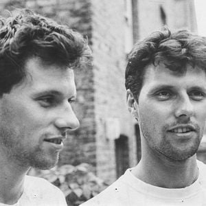 Fotoğraf Tell Me Who I Am