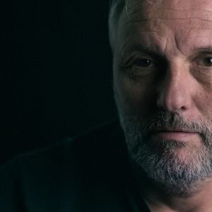 Fotoğraf Tell Me Who I Am