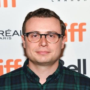 Fotoğraf Yonah Lewis