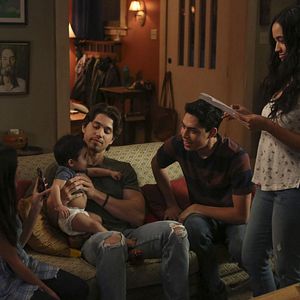 Fotoğraf Party of Five