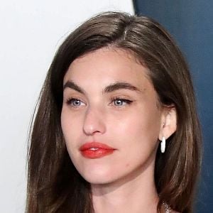 Fotoğraf Rainey Qualley