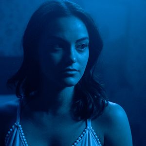 Fotoğraf Dangerous Lies